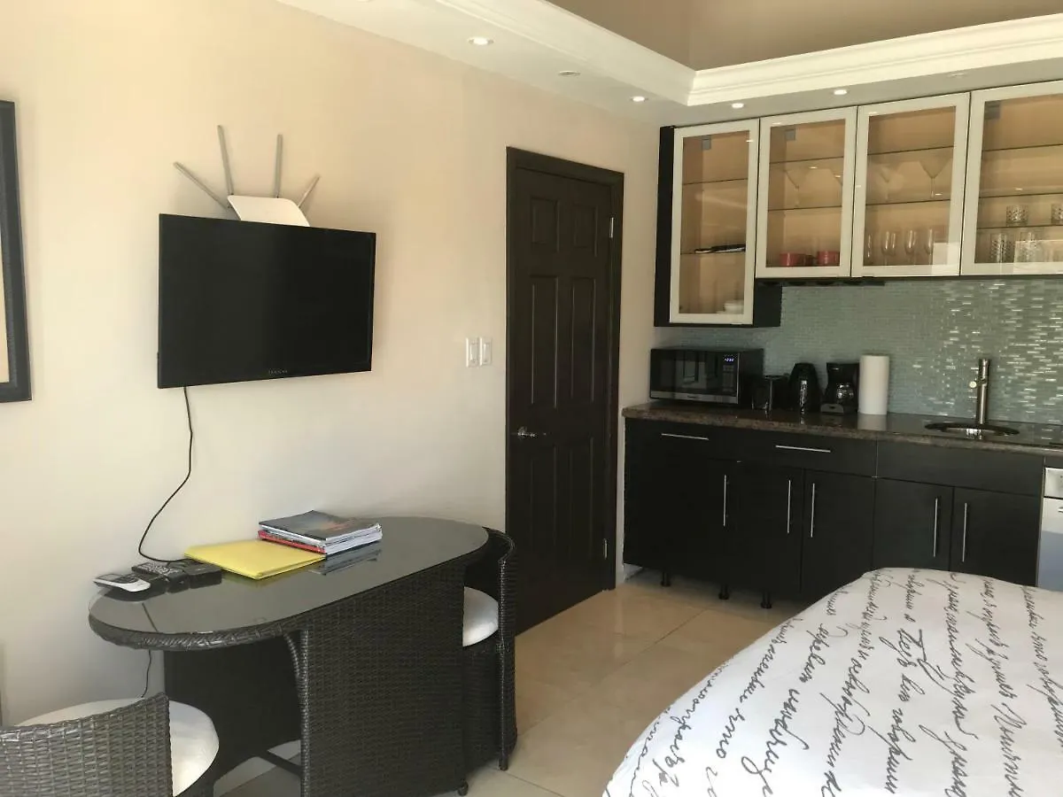 Oasis Retreat'S Sunrise Suite, Pool, And Hot Tub Guana Bay Apartment